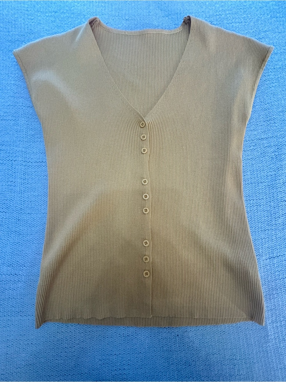 Sleeveless V-Neck Button Front Knit Top - Gold